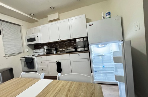 Downtown Baltimore Apartment | Entire Unit-5min to M&TBank Camden Yards