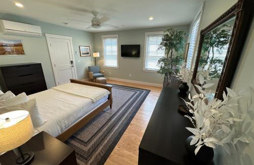 Yachting Village House | Epic Downtown Newport location w Parking