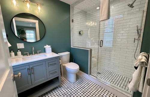 Yachting Village House | Epic Downtown Newport location w Parking