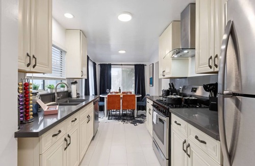 Clarkdale House | Epic Game House w/Backyard Oasis & Grill in Culver City