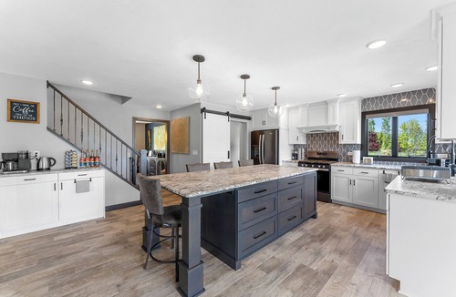 Kewaunee House | Epic Lake Michigan Bluff Home 2-Acre + Heated Pool