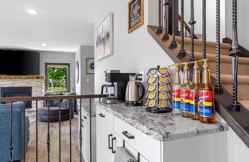 Kewaunee House | Epic Lake Michigan Bluff Home 2-Acre + Heated Pool