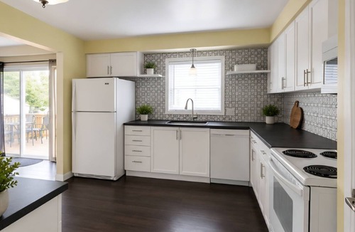 Brighton Apartment | Escape to Serenity – Spacious 2-Bedroom Upper Unit