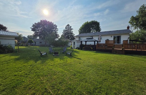 Brighton Apartment | Escape to Serenity – Spacious 2-Bedroom Upper Unit