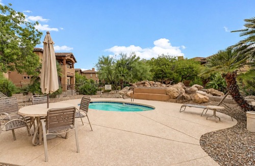 Central Scottsdale Condo | Escape to Sunny Scottsdale – Resort-Style 2BR Condo Near Mayo Clinic