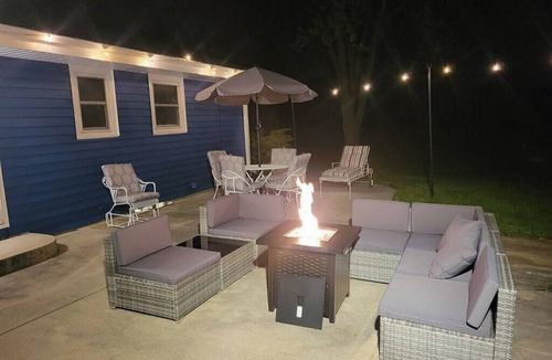 New Munster House | Escape to Tranquility: Lovely Oasis 20 Minutes from Downtown Milwaukee