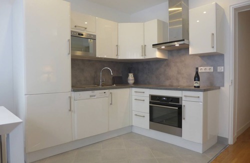 Ternes Apartment | ETOILE, LIVELY, FRESH MARKET, 30–60 days ahead? Ask for a private offer. PON-VAp