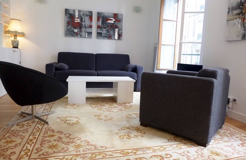 Ternes Apartment | ETOILE, LIVELY, FRESH MARKET, 30–60 days ahead? Ask for a private offer. PON-VAp