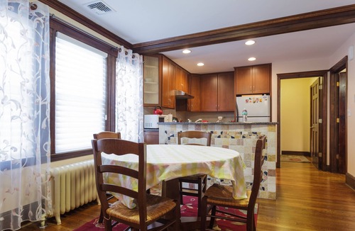 West Roxbury Apartment | European style 3 Bed/2 Bath close to all (20 min to Back Bay/Copley Sq.)