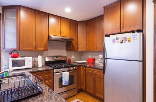 West Roxbury Apartment | European style 3 Bed/2 Bath close to all (20 min to Back Bay/Copley Sq.)