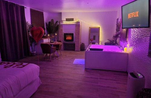 Saint-Prix House | Evasion Romantique love room jacuzzi jardin privé près de Paris