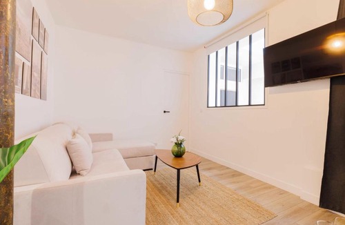 Quartier de Rochechouart Apartment | Exceptionnel appartement à proximité de Montmartre!