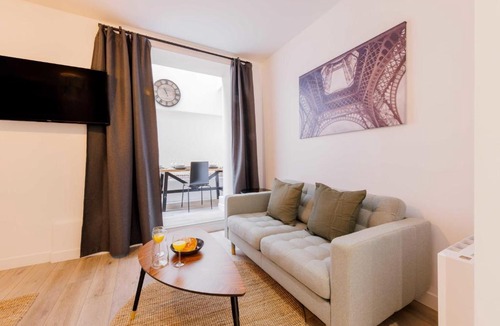 Quartier de Rochechouart Apartment | Exceptionnel appartement à proximité de Montmartre!
