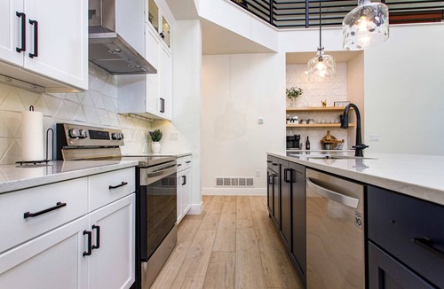 Egg Harbor House | Expansive Modern Loft House Sleeps 12