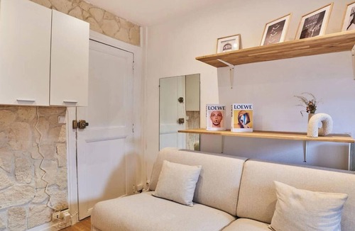 Quartier de la Plaine-de-Monceaux Apartment | EXPERIENCE AUTHENTIC PARISIAN LIVING NEXT TO CHAMPS ELYSEES