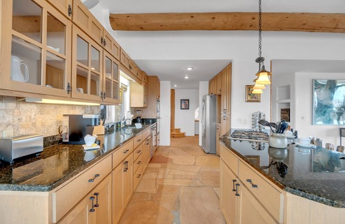 Cornville House | Experience luxury at the Cornville Desert Retreat with stunning red rock views.