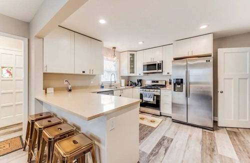 Minneapolis House | Experience Minneapolis; entire house, close to Downtown Uptown and UofM