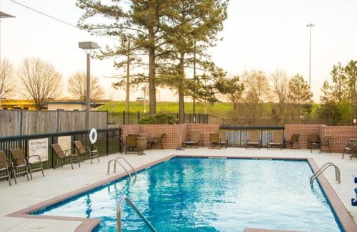Jackson House | Experience Seamless & Comfort! With Gym, Pool