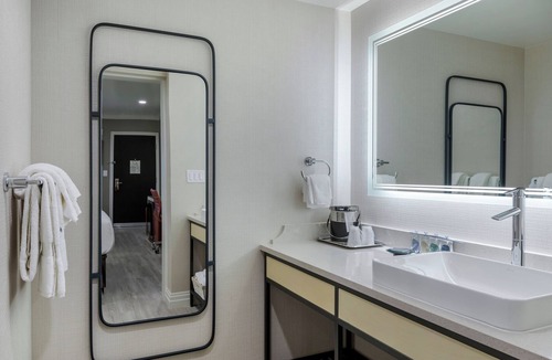 Southeast Torrance Hotel | Explore Torrance Beach w/Free Parking and Breakfast!