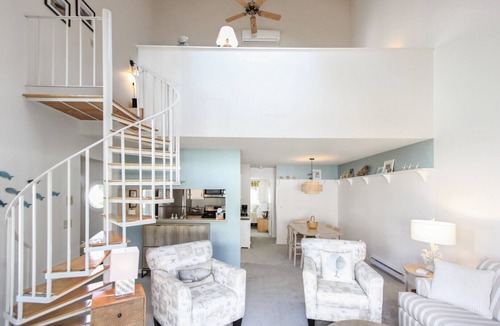 Brewster House | Exquisite Ocean Edge Townhouse With Pool Amenities