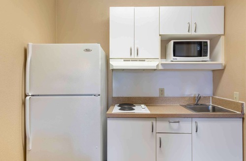 Riviera - Westchester Hotel | Extended Stay America Suites Bakersfield California Avenue