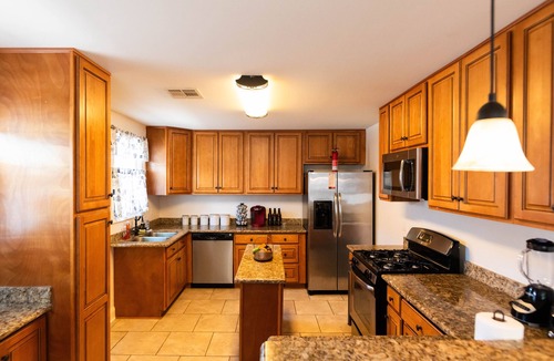 Gentilly House | Extravagant Home! FREE Off st parking! Games! Jacuzzi tub!