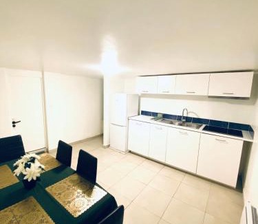 Arnouville Apartment | F2 calme et frais près de Paris-Stade 2 France -Aeroport CDG 2 minutes de la gare-