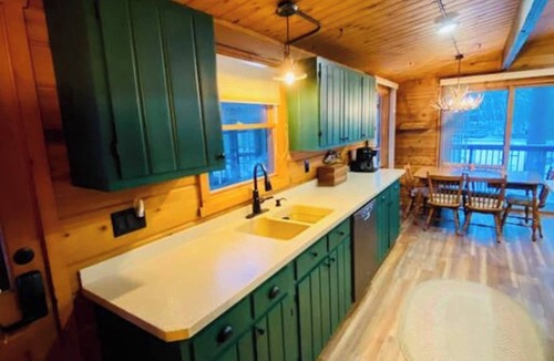 Manitowish Waters Cabin | Fabulous stay in fun Manitowish getaway (+Pontoon)