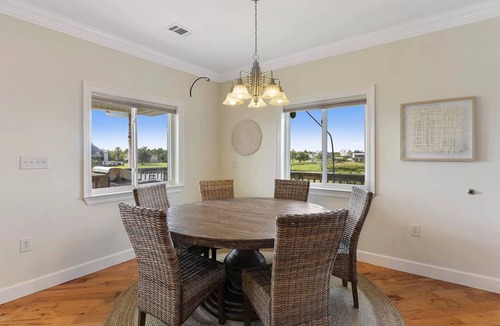 Shoreline Park House | Fabulous Waterfront House with Boat Launch
