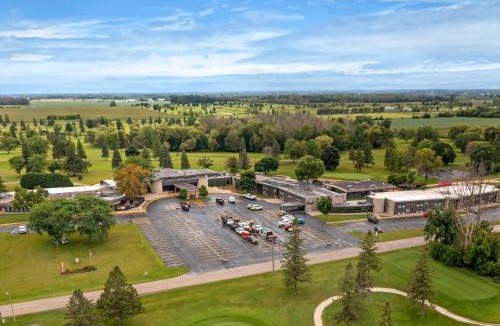 Mishicot Hotel | Fairway Inn and Suites, an Ascend Collection Hotel