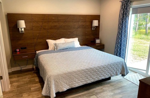 Nekoosa Cabin | Fairway Lodge-Rome Away From Home-5min Sand Valley