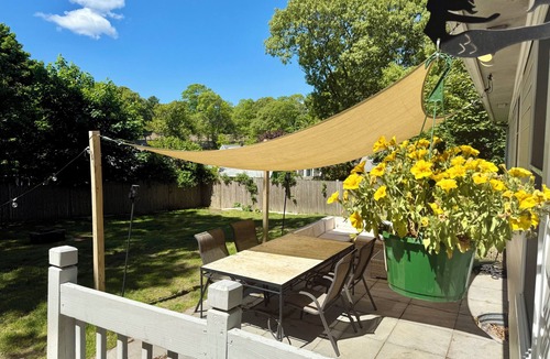 Teaticket House | Falmouth l Walk to Private Beach & Fenced in Yard