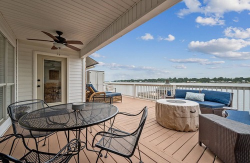New Roads House | False Flamingo - ON Lake! Spacious Accommodations. Enjoy & Relax - Boat Rental?