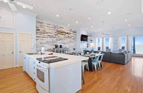 Dauphin Island House | Family Beachfront 5BR Home On Dauphin Island, Hot Tub!