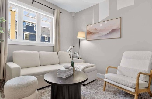 Somerville Apartment | Family/Business | Yard + BBQ + Parking | Game Room