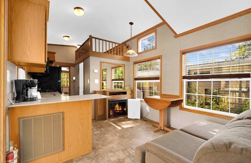 Sandwich Cabin | Family Cabin with Beach & Lake Access!