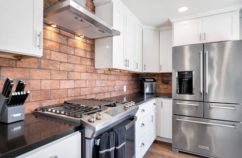 Camarillo House | Family Farmhouse, Hot Tub, Putting Green, Pool Table, Kids Barn, Fireplace,Bistro Lights