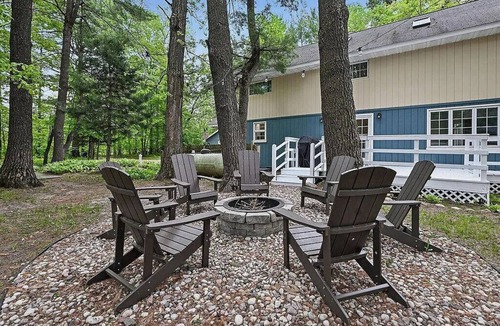 Amherst Junction House | Family friendly lake house -Lucky Rose Escape-