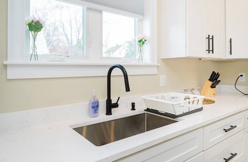 West Codman Hill - West Lower Mills Apartment | Family-Friendly 3BR Apt - Easy Downtown Boston Accesss - near Franklin Park 603