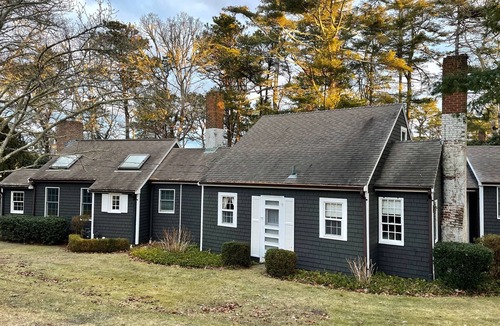 East Harwich Cabin | Family friendly cabin in Harwich, water peek & walk to private beach