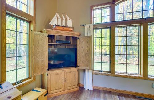 Sturgeon Bay House | Family-Friendly Home in Sturgeon Bay w/Backyard