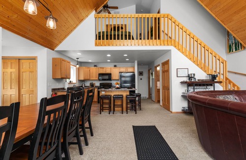 Plainfield Cottage | Family Friendly Lake Home Sleeps 14. Games & Lake Toys. Fire Pit. Dogs Welcome!
