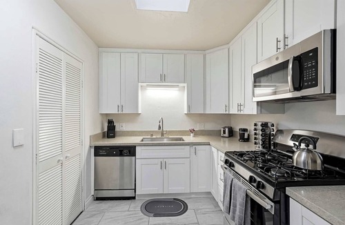 Lincoln Acres House | Family Friendly Modern Home w/Hot Tub + Game Room
