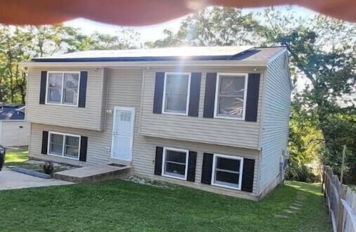 Fairmount Heights House | Family friendly-4Bedroom house, free 2 car driveway/street parking DC &VA acess.