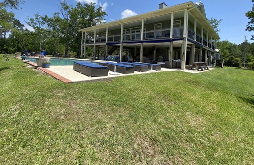 Shoreline Park House | Family Getaway w/ Pool & Dock