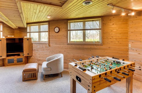 Hingham House | Family + Group Friendly | Modern Log Cabin Home