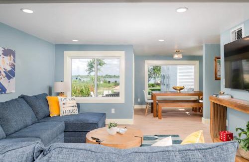 Butte Des Morts House | Family Lake House Vacation 4BR 3BA New Renovate
