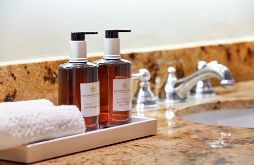 Pico - Robertson Hotel | Family Ready Rooms 10 Mins Away from Beverly Hills | 3 Rooms