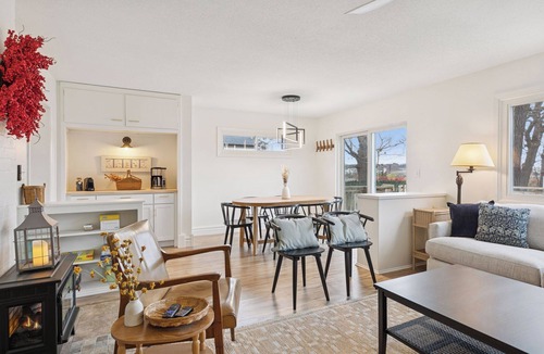 Riverview House | Family Retreat: Sauna, Firepit & Downtown View
