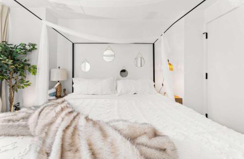 Shawmut Apartment | Family Suite in Boston with Pool Gym & Balcony - Perfect Stay